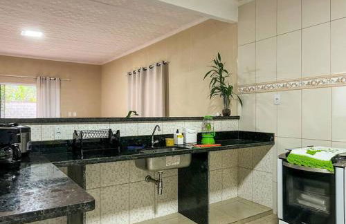 Casa com churrasqueira e piscina, perto de riacho - Foto 15