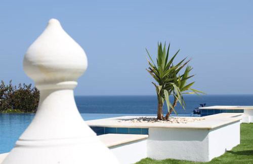 Breathtaking Villa with infinity pool over the sea - Foto 55