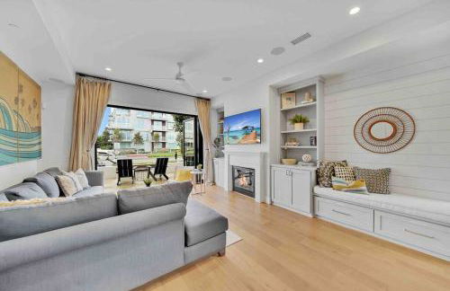 Coastal Paradise . Steps to the beach . Pool . Hot Tub - Foto 12