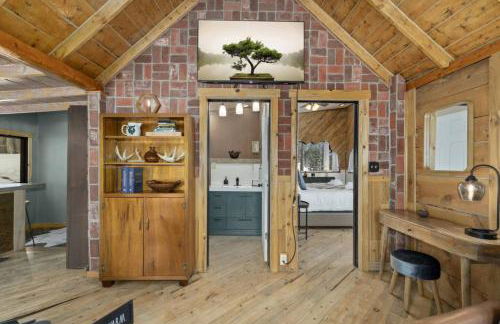 The Tyrolean Cabin. Panoramic Views. Hot Tub. - Photo 14