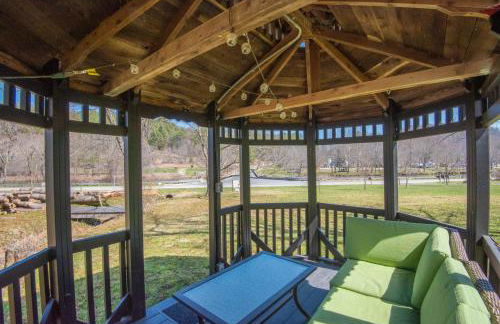 New River Views & Access - Hot Tub, Gazebo, Fire Pit, Next to Riverside Canoeing! - Foto 32