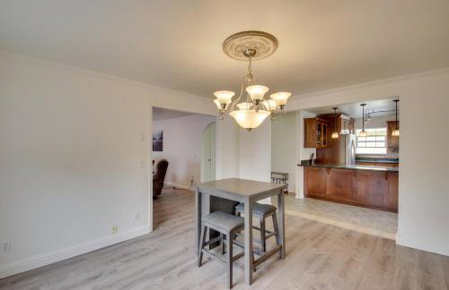 Crescent City Home with Hot Tub Half-Block to Beach - Foto 6