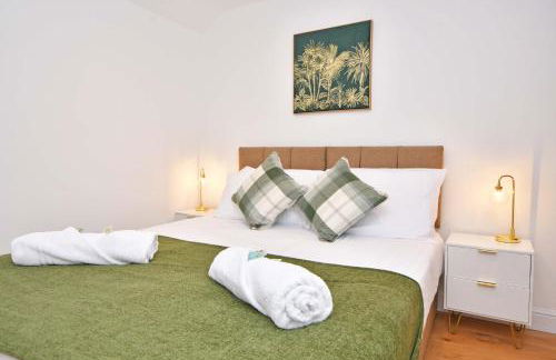 Chapel House by YourStays - Two bed cottage in Market Town of Sandbach, high end finish - Photo 33