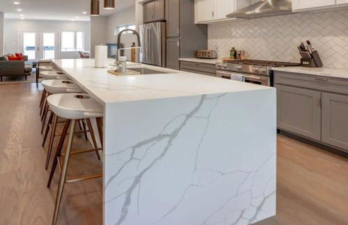 Beautiful Modern 3BR in the Grove ABODEbucks - Photo 10