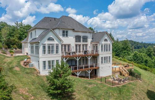 Stunning Modern Retreat! Year-Round Swim Spa | Hot Tub | Movie Room | Firepit - Foto 1