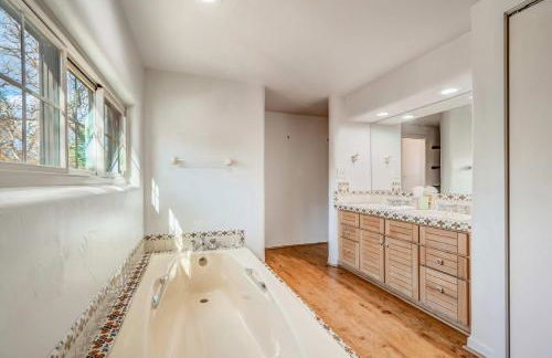 Adobe del Sur Architectural Gem Near Broadmoor - Foto 31