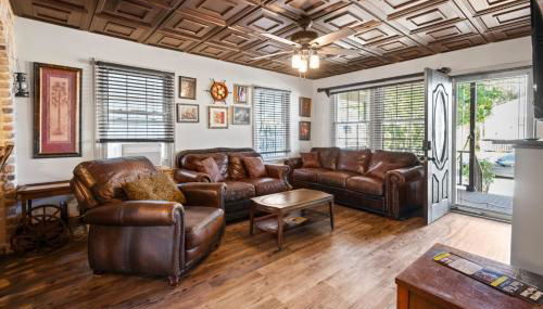 Romantic Colonial Hideaway in Historic Downtown - Pet Friendly - Foto 2