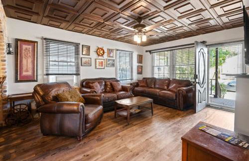 Romantic Colonial Hideaway in Historic Downtown - Pet Friendly - Foto 2