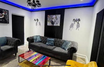 4 bed 4 bath House with Free Parking, 5 Mins to LFC and 15 Mins to City Centre - Foto 8