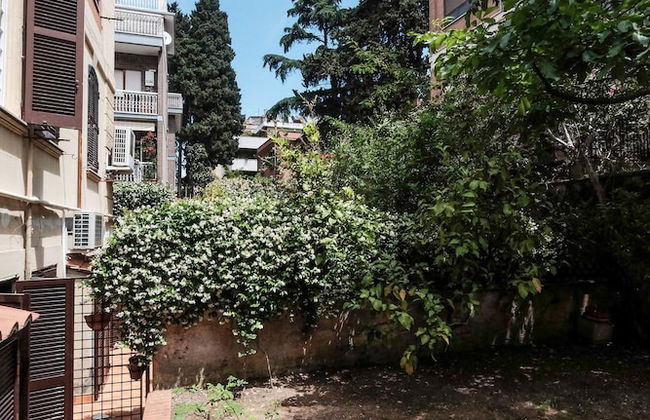 Lush Garden Steps Away from Great Park - Foto 40