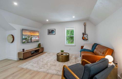 Symphony at The Key - 7BR Mansion , 1mi to UF & DT - Photo 12