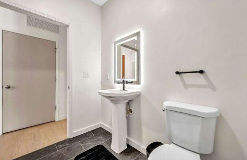 Cleveland Clinic w KingBed Balcony Gym Parking WD - Foto 32