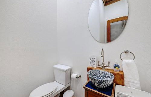 Luxury Lakefront Escape on Lake Travis - Photo 27