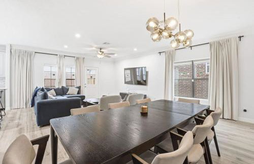 O18B Spacious 3BR Home Sleeps 10 With 2 Living Areas - Foto 4