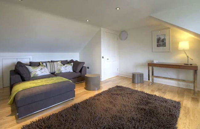 Clarendon Luxury Apartments - Photo 10