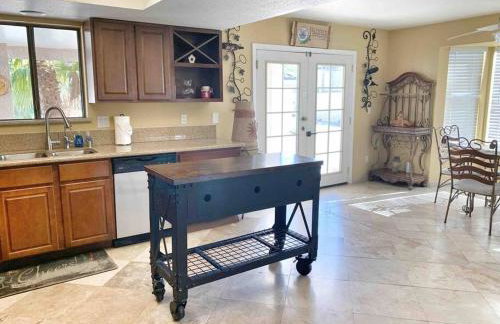 ULTIMATE BACKYARD-POOL/SPA. SLIDE. LAKEVIEW. BALL - Foto 39