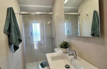 Apartment with a pool near the beach - Photo 19