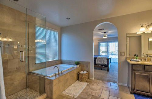 3 Mi to Westgate Desert Home with Hot Tub in Peoria - Foto 16