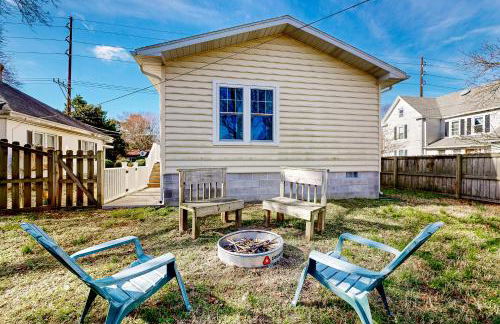 Yard, Porch and Fire Pit! Century-Old Hebron Escape - Foto 3