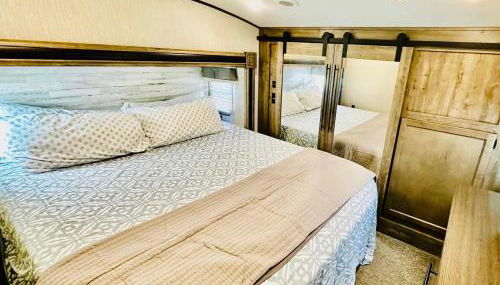 Puffy Panda RV-Hot Tub-Sleeps 2 - Foto 3