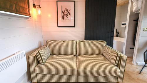 Staining Luxury Lodges - Photo 3