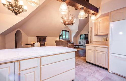 HIGHLANDS CASTLE overlooking Lake George plus 2 other CASTLES & SUITES - Foto 27