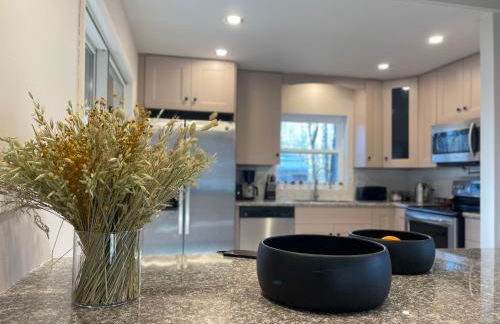 Poconos Modern Chalet I Hot Tub I Home Theater I Fenced Yard I Pet Friendly - Foto 26