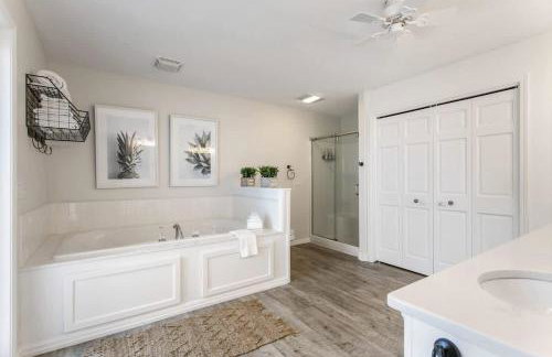 Spacious A-Frame with Lake Michigan Views & Hot Tub-Family Friendly - Foto 37