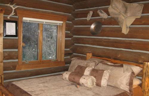Rocky Mountains Nature Escape: Amazing Log Cabin with a Hot Tub in Darby, MT - Foto 11