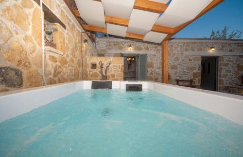 Pamelas House with Jacuzzi - Photo 16
