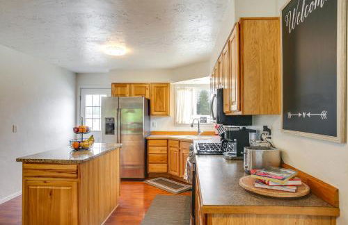 Spirit Lake Home with Fenced Yard 1 Mi to Water! - Foto 7