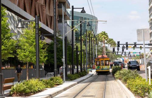 Tampa Group Retreat l Pool l Hot Tub l Outdoor Fun! - Foto 76