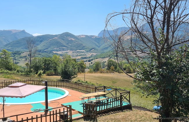 Belvilla by OYO Hillside Villa With Pool - Photo 21