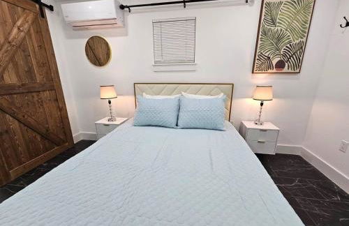 Comfy Tiny Home WP Large Private Deck Queen bed - Foto 14