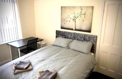 The Manchester Pad - 3BR Entire house with parking - Foto 3