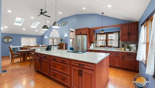 New Lake Como Retreat with Bar and Pool Table - Foto 4