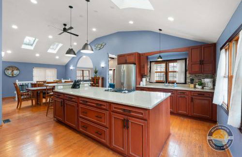 New Lake Como Retreat with Bar and Pool Table - Foto 4