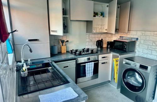 Luxurious Wolverhampton Retreat with 4 Bedrooms - Foto 3