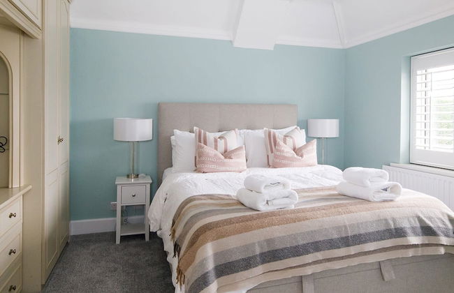 Bright Modern 4 br House 100 Metres From Beach - Photo 29