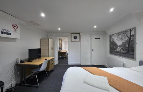 Spacious 3-Bedroom Apartment Near Stratford, 1 Minute From Train Station - Foto 17