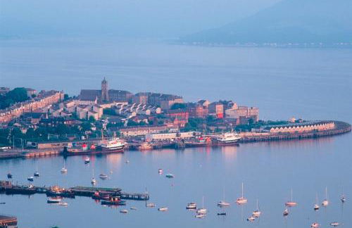 THE RESTING LION - Gourock Town Center Holiday Home Apartment - Foto 48