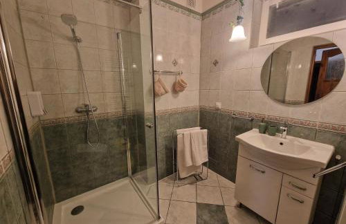 "Jabłonie i grusze" Nice home in a big garden with sauna and wifi - Foto 14