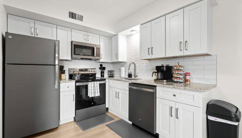 Renovated 1BR Upper Flat Modern King Suite - Foto 3