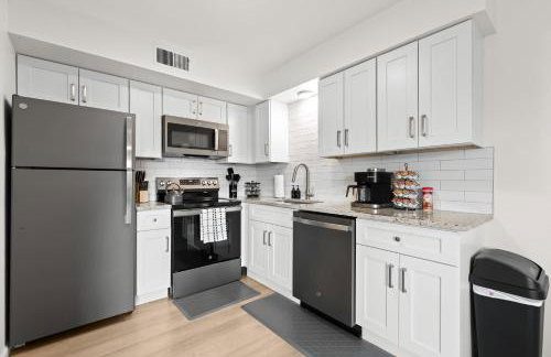 Renovated 1BR Upper Flat Modern King Suite - Foto 3