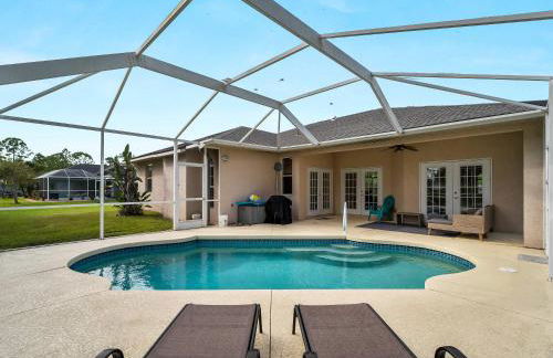 Tranquil & Spacious Family Retreat Swimming Pool - Foto 1