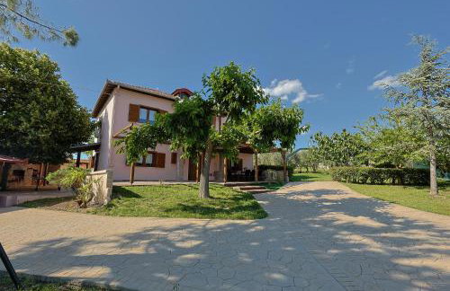 VILLA PEPONI Spacious Traditional Villa with Garden - BBQ & Private Parking - Photo 59