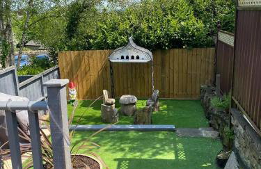 Hedgehog Cottage with garden in Bronte village! - Foto 8