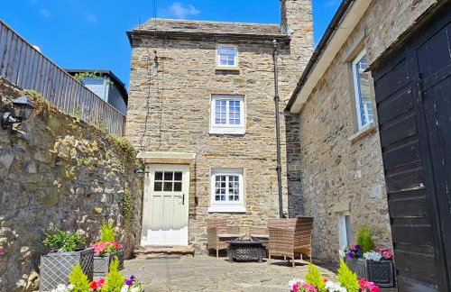 Puzzle Cottage, Quirky Dales Cottage for 2 - Photo 1