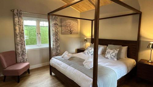 Breckland Lodge 2 with Hot Tub - Foto 5, towels