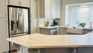 Contemporary, newly renovated and great location - Foto 3, stove, dishwasher